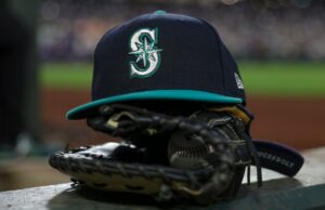 Mariners lançam arremessador de 26 anos após período agitado Mariners lançam arremessador de 26 anos após período agitado