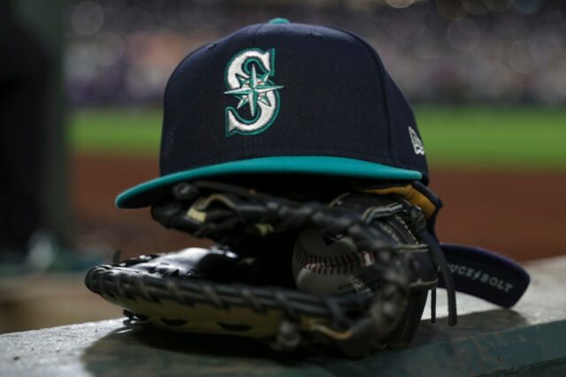 Mariners lançam arremessador de 26 anos após período agitado
