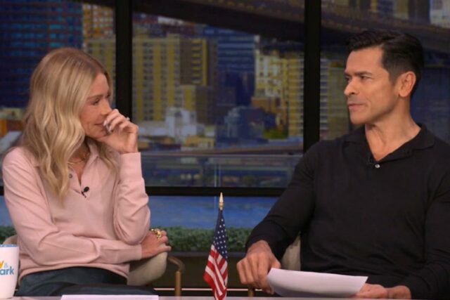 Mark Consuelos revela o “sinal revelador” para se um homem está usando elevadores: “Você olha para os tornozelos”

