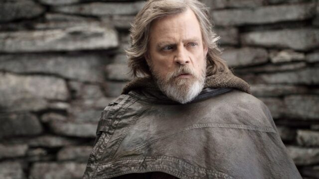 Mark Hamill apoia o novo chefe de 'Star Wars' após a saída de Kathleen Kennedy e os problemas de 'Últimos Jedi': 'Não consigo pensar em mãos melhores' do que Dave Filoni
