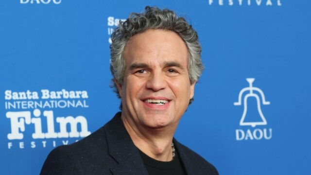 Mark Ruffalo critica a fusão entre Paramount e Warner Bros. Jogar