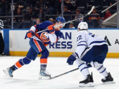 Matthew Schaefer, dos Islanders, empata o recorde de gols do defensor estreante em uma única temporada enquanto o ano histórico continua Matthew Schaefer #48 do New York Islanders dá um arremesso de primeiro período contra Jake McCabe #22 e o Toronto Maple Leafs na UBS Arena em 09 de abril de 2026 em Elmont, Nova York.