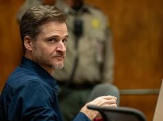 Médico considerado culpado de tentativa de homicídio culposo após tentar empurrar a esposa do engenheiro nuclear de um penhasco no Havaí Gerhardt Konig, 47, foi acusado de tentar matar sua esposa, engenheira nuclear, Arielle Konig, no aniversário dela em Oahu, em 24 de março de 2025.