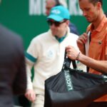 Medvedev goleou por 6-0, 6-0 para Berrettini em Monte Carlo, Zverev luta