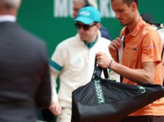 Medvedev goleou por 6-0, 6-0 para Berrettini em Monte Carlo, Zverev luta Medvedev goleou por 6-0, 6-0 para Berrettini em Monte Carlo, Zverev luta