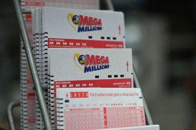 Bilhetes de loteria para o jackpot da Mega Millions em 8 de agosto de 2023 em Nova York.