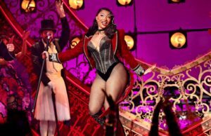 Megan Thee Stallion chora no palco da Broadway após a separação de Klay Thompson Megan-Thee-Garanhão-e-Klay-Thompson-Split