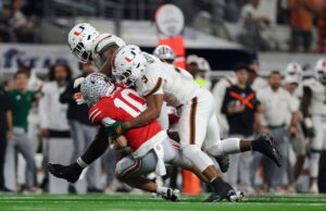 Melhor perspectiva do draft da NFL para 2026 com previsão de queda por um motivo selvagem Miami Hurricanes DE Akheem Mesidor