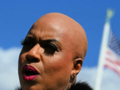 Membro do ‘Esquadrão’ Ayanna Pressley: ‘Despejo é um ato de violência’, ‘Moradia é um direito humano’ Membro do 'Esquadrão' Ayanna Pressley: 'Despejo é um ato de violência', 'Moradia é um direito humano'