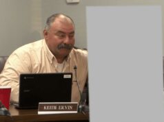 Membro do conselho escolar do Tennessee que disse ao aluno ‘Deus, você é gostoso’ criticou a defesa mansa por comentário assustador Membro do conselho escolar do Tennessee que disse ao aluno 'Deus, você é gostoso' criticou a defesa mansa por comentário assustador