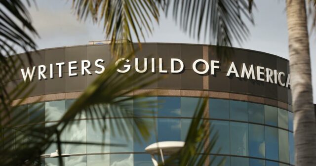 Membros do Writers Guild ratificam novo contrato com estúdios
