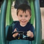 Cão da vizinhança do Departamento de Polícia Metropolitana de Louisville leva policiais ao menino desaparecido de 3 anos