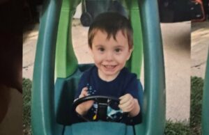 Menino, 3 anos, morto após sair de casa no meio da noite Cão da vizinhança do Departamento de Polícia Metropolitana de Louisville leva policiais ao menino desaparecido de 3 anos