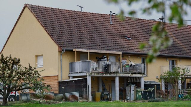 Menino desnutrido encontrado trancado na van do pai há mais de um ano, incapaz de andar, não tomava banho desde 2024
