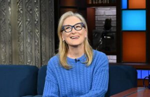 Meryl Streep acena para ‘The Devil Wears Prada’ em suéter azul cerúleo personalizado Anne Hathaway traz de volta o suéter cerúleo de O Diabo Veste Prada no set