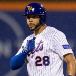 O defensor esquerdo do New York Mets, Tommy Pham (28), comemora uma dobradinha na oitava entrada.