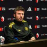 Michael Carrick acaba de fazer uma mudança sutil em suas coletivas de imprensa do Man Utd que já deveria ter sido feita há muito tempo