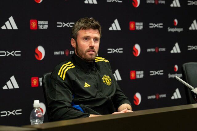 Michael Carrick acaba de fazer uma mudança sutil em suas coletivas de imprensa do Man Utd que já deveria ter sido feita há muito tempo
