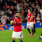 Michael Carrick beneficia da mudança de Bruno Fernandes imposta por Amorim