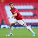 Michael Carrick pode finalmente devolver o garoto-prodígio ao time principal do Man Utd após a decisão de Adam Lawrence