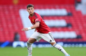 Michael Carrick pode finalmente devolver o garoto-prodígio ao time principal do Man Utd após a decisão de Adam Lawrence Michael Carrick pode finalmente devolver o garoto-prodígio ao time principal do Man Utd após a decisão de Adam Lawrence