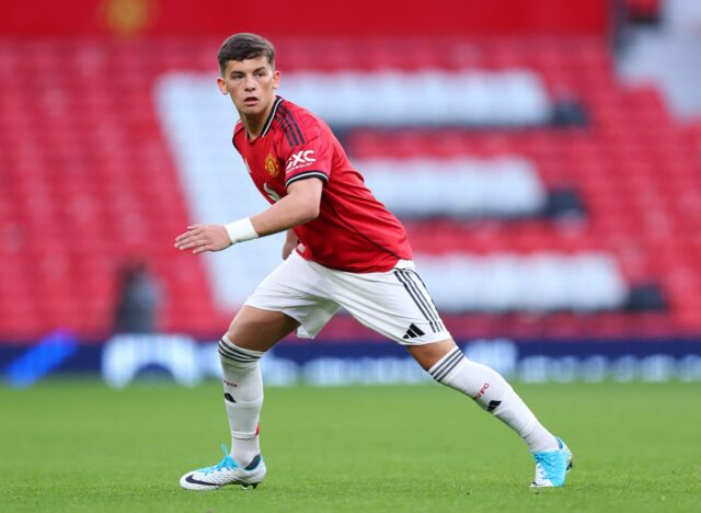 Michael Carrick pode finalmente devolver o garoto-prodígio ao time principal do Man Utd após a decisão de Adam Lawrence
