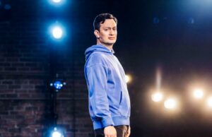 Michael Cruz Kayne transformou a morte de seu filho recém-nascido em um especial que irá destruir você Michael Cruz Kayne transformou a morte de seu filho recém-nascido em um especial que irá destruir você