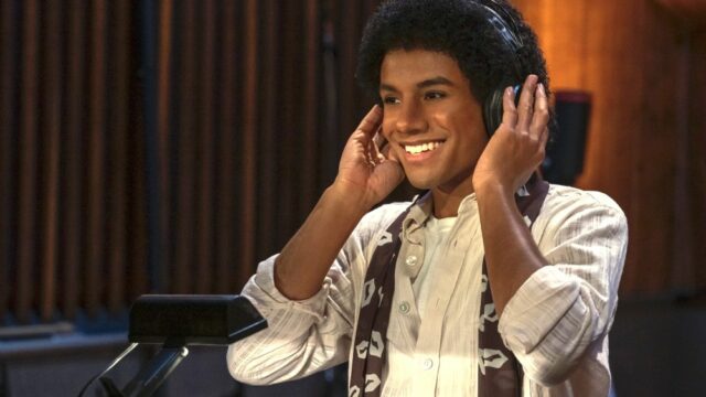 'Michael' eletrifica as bilheterias: 5 razões pelas quais as críticas negativas não conseguiram atrapalhar a cinebiografia de Michael Jackson
