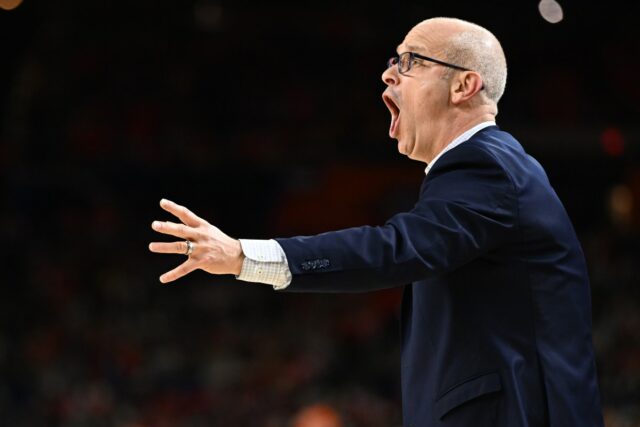 Michigan acerta com aviso de Dan Hurley antes do título Michigan was hit with a warning about Dan Hurley, UConn.