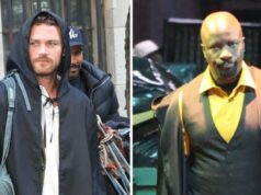 Mike Colter e Finn Jones são vistos no set de ‘Demolidor: Nascido de Novo’ com a co-estrela de ‘Defensores’ Krysten Ritter Mike Colter e Finn Jones são vistos no set de 'Demolidor: Nascido de Novo' com a co-estrela de 'Defensores' Krysten Ritter
