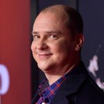 Mike Flanagan comprou os icônicos patins 'Boogie Nights' da Rollergirl em leilão enquanto filmava 'Carrie' com Heather Graham