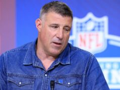 Mike Vrabel diz que teve ‘conversas difíceis’ com a família e a liderança da NFL em meio às consequências do escândalo de Dianna Russini Dianna Russini e o técnico do New England Patriots, Mike Vrabel (Getty Images)