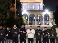 Milhares de palestinos rezam na mesquita de Al-Aqsa após a proibição de 40 dias de Israel Milhares de palestinos rezam na mesquita de Al-Aqsa após a proibição de 40 dias de Israel