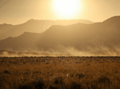 Milhares de pessoas alertaram para ‘manter janelas e portas fechadas’ na Califórnia Milhares de pessoas alertaram para ‘manter janelas e portas fechadas’ na Califórnia