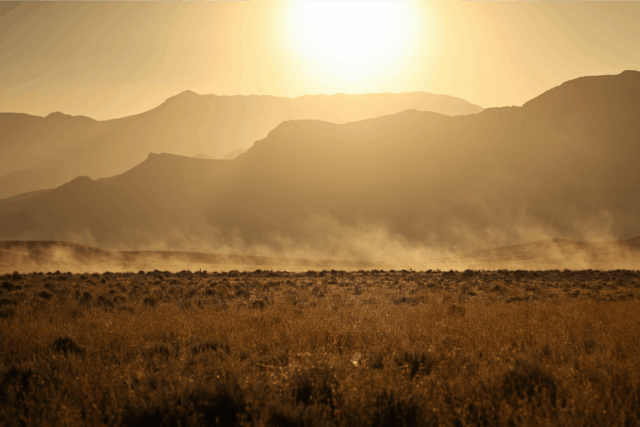 Milhares de pessoas alertaram para ‘manter janelas e portas fechadas’ na Califórnia
