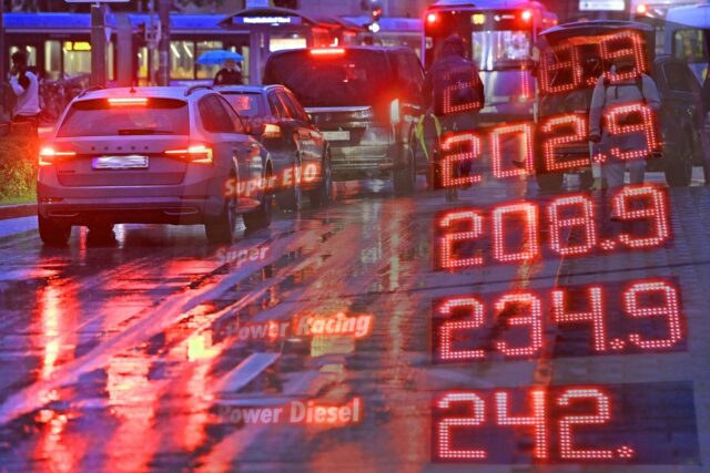 Milhões em toda a Europa são incentivados a trabalhar em casa
