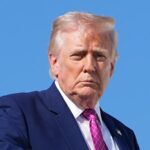 Ao anunciar o bloqueio, Trump alertou que qualquer transporte comercial iraniano que ameaçasse seria “despedaçado para o inferno”.