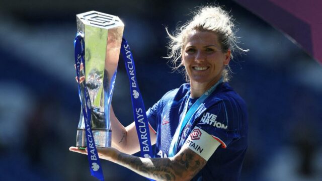 Millie Bright, grande estrela do Chelsea, anuncia aposentadoria após carreira repleta de troféus
