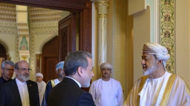 Ministro dos Negócios Estrangeiros do Irão regressa ao Paquistão
