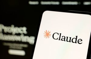 Ministros das finanças e banqueiros levantam sérias preocupações sobre o modelo Mythos AI Uma tela de smartphone exibindo o nome Claude e o desenho de um asterisco. Fora de foco no fundo, as palavras Projeto Glasswing são legais.