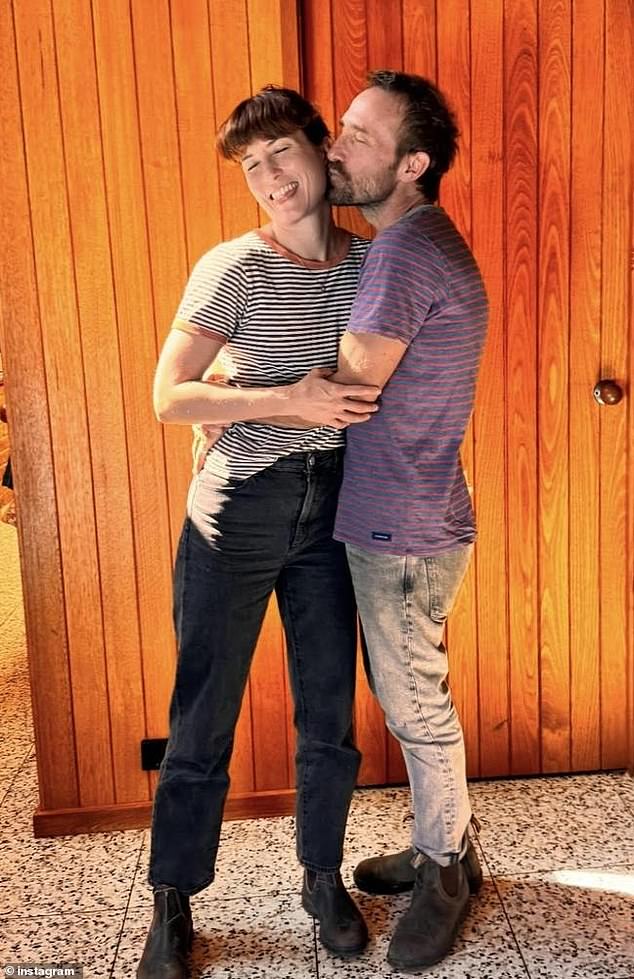 Missy Higgins 'lança forte' novo relacionamento: 'Quando você percebe que Missy Higgins confirmou que tem um novo namorado, o artista Guy Guido Maestri. A veterana da música australiana de 42 anos 'lançou fortemente' o romance em seu Instagram (foto)