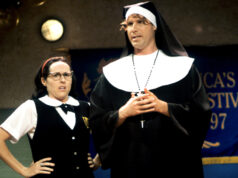 Molly Shannon diz que Will Ferrell previu que os atores ‘eventualmente serão substituídos por robôs’ durante os primeiros dias do ‘SNL’: ‘Morremos de rir disso agora’ SATURDAY NIGHT LIVE, Molly Shannon, Will Ferrell, 'Mary Katherine Gallagher', (Season 23), 1975-, © NBC / Courtesy: Everett Collection