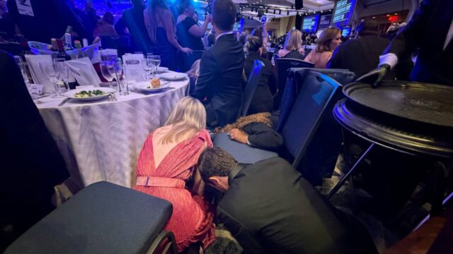 Momen Detik-detik Donald Trump Dievakuasi Agen Rahasia Usai Terdengar Suara Ledakan di Gedung Putih
