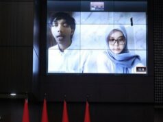 Momen Dua Mahasiswa Pemohon Uji Materi de MK Didoakan Hakim “Berjodoh Sampai Akhir” Momen Dua Mahasiswa Pemohon Uji Materi de MK Didoakan Hakim "Berjodoh Sampai Akhir"