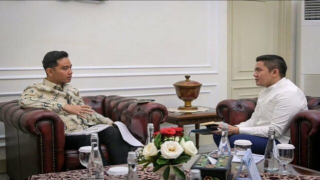 Momen Seskab Teddy Silaturahmi Idul Fitri ke Wapres Gibran di Istana
