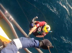 Momento em que a equipe de resgate chega 24 horas após o desaparecimento dos mergulhadores Momento em que a equipe de resgate chega 24 horas após o desaparecimento dos mergulhadores