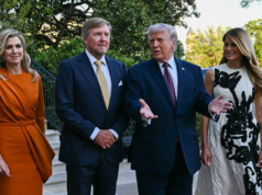 Momento estranho entre Trump e o rei da Holanda capturado pela câmera King of the Netherlands Willem-Alexander (C-L) and Queen Maxima (L) are welcomed by US President Donald Trump and First Lady Melania Trump into the White House in Washington, DC, on April 13, 2026.