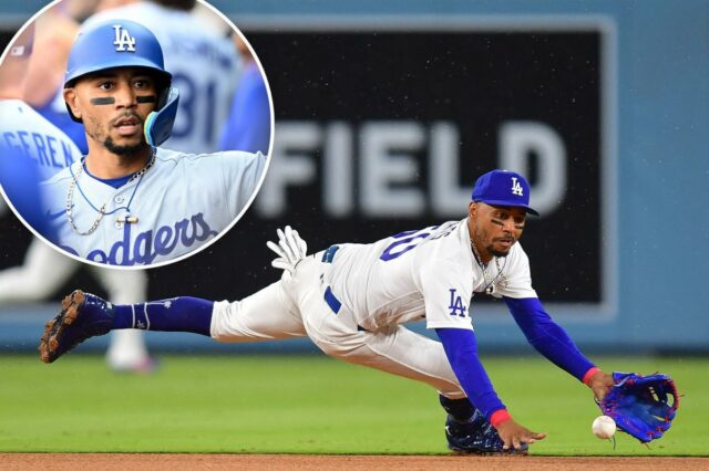 O shortstop do Los Angeles Dodgers, Mookie Betts, lança para a primeira base.