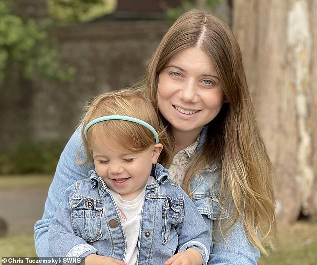 Motorista de caminhão, 71 anos, que matou uma mãe que Rebecca Ableman, 30, estava com a filha Autumn, de dois anos, no vilarejo de Willingham, Cambridgeshire, em setembro de 2022, quando recebeu o golpe fatal na cabeça