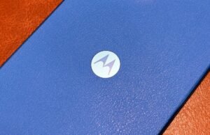 Motorola processa plataformas sociais e criadores por postagens, levantando preocupações sobre discurso na Índia Motorola